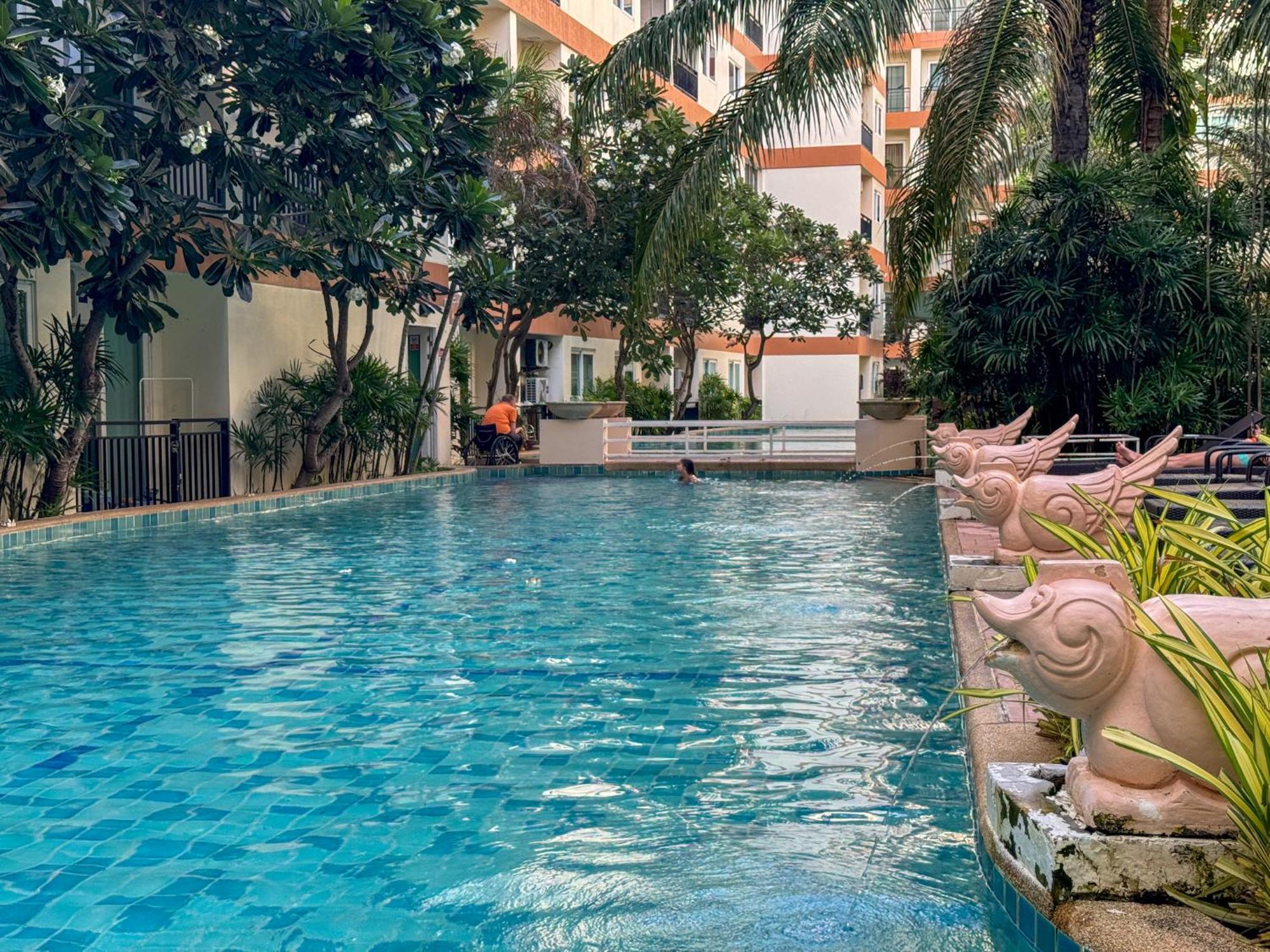 卧室直达泳池 全网最低价 到中天海滩5分钟 Jomtien Beach Buitenkant foto